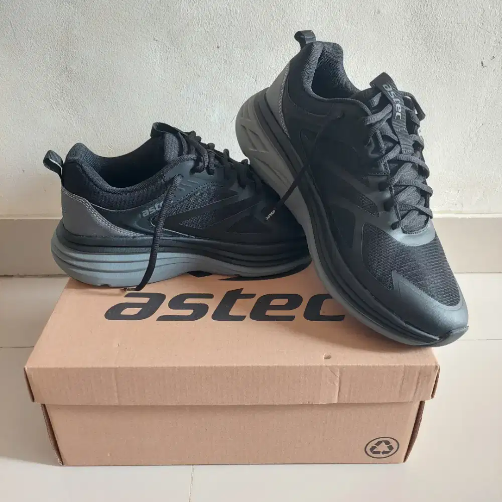 Sepatu running Astec black size 44