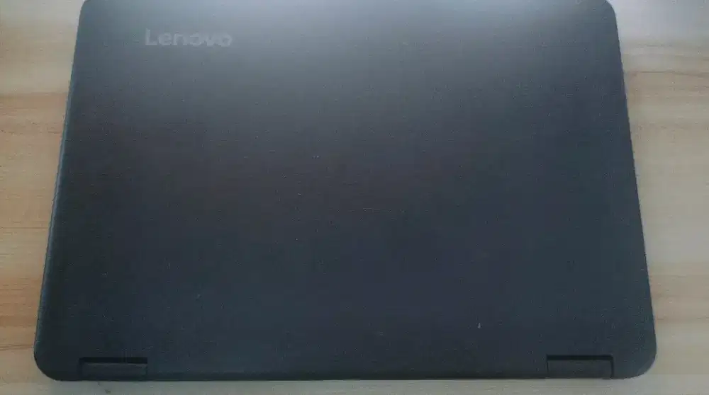 Dijual cepat laptop bekas  Lenovo 300E