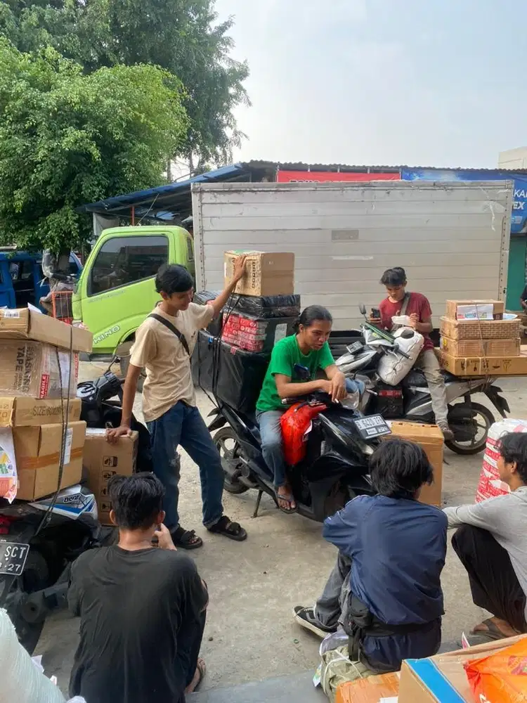 Lowongan Sprinter Delivery pakai motor di Jnt Cargo Pd.Labu