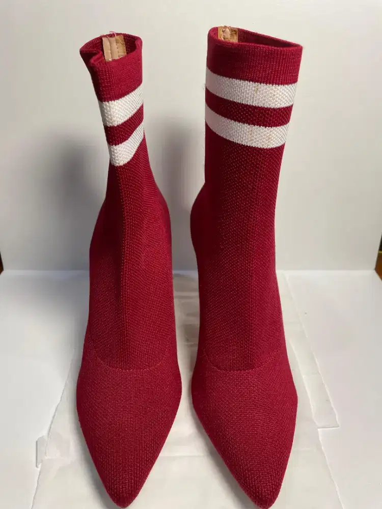 Dijual Cepat, Cuci Lemari ! Baru Sepatu Schutz Warna Merah Size EU 37