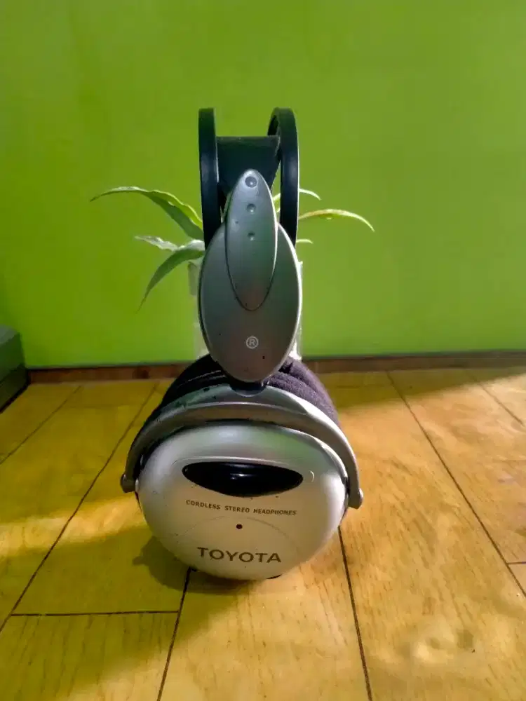 Toyota Wireless Haedphones