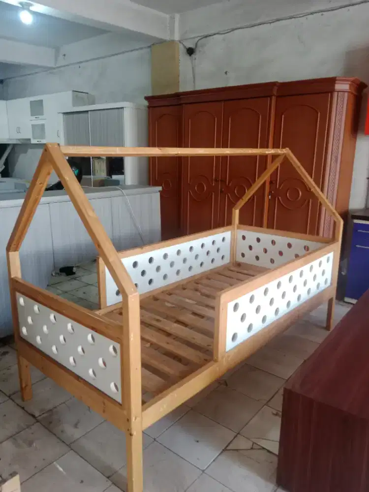 Tempat tidur anak uk kasur 90 x 200 cn