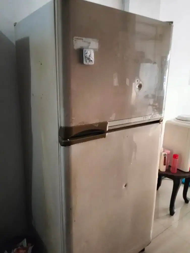 Jual kulkas besar BRG masih berfungsi