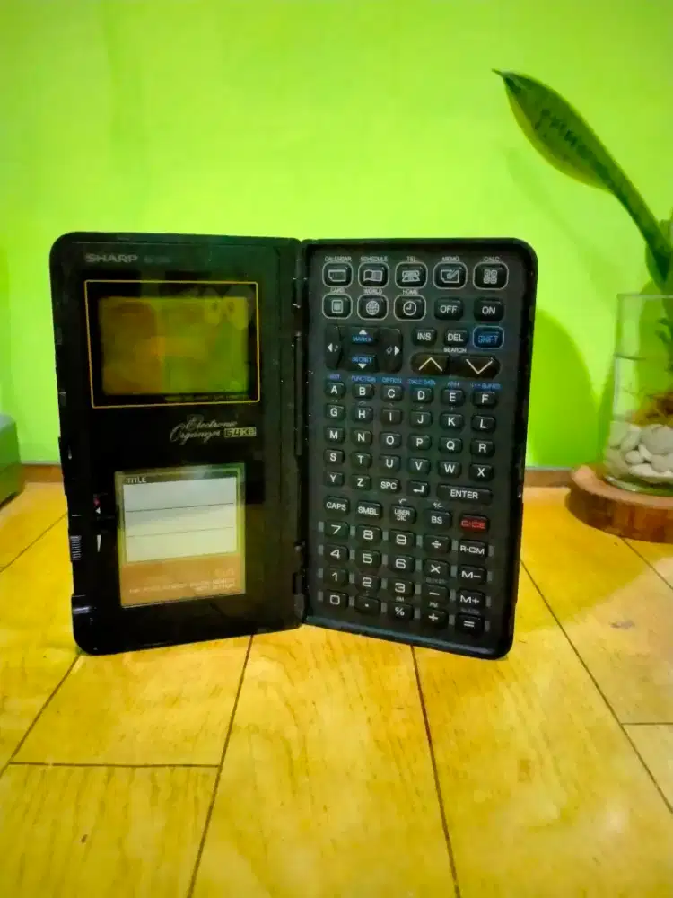 Sharp Wizard Electronic Organizer 64KB