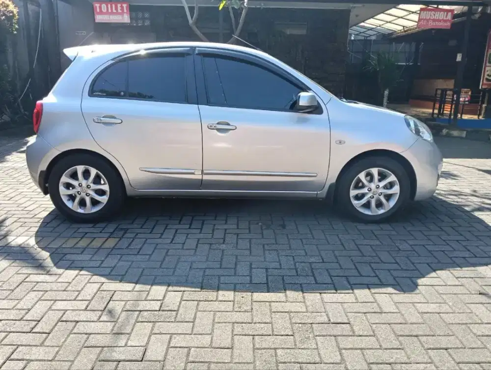 Nissan march 1.5 cc 2013 matic silver