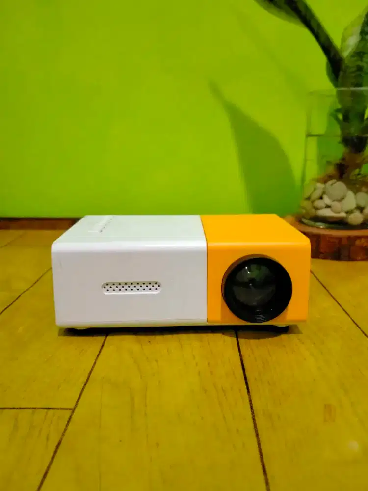 Proyektor Mini Sesuai diGambar