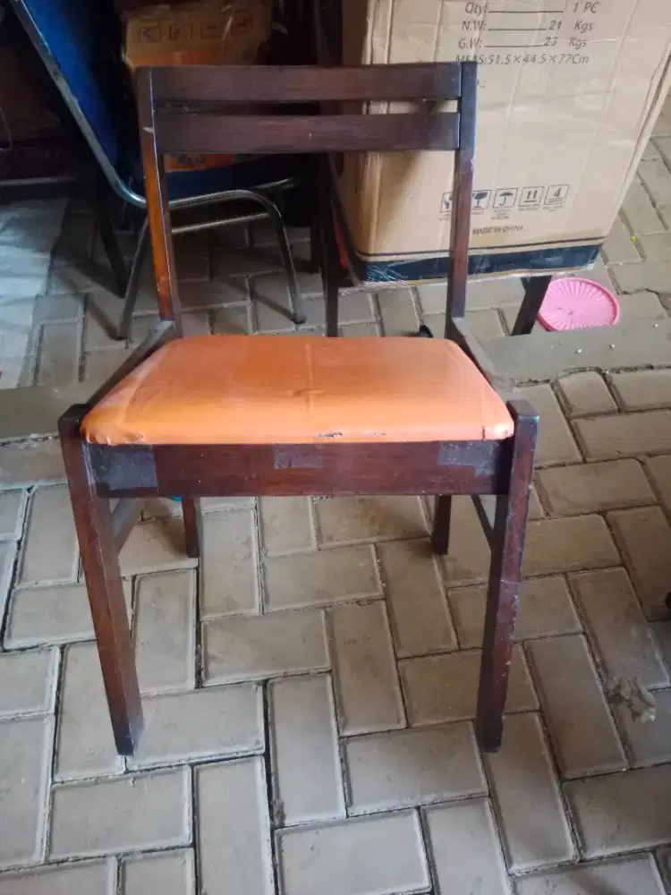 Kursi jati lama ada 4 pcs