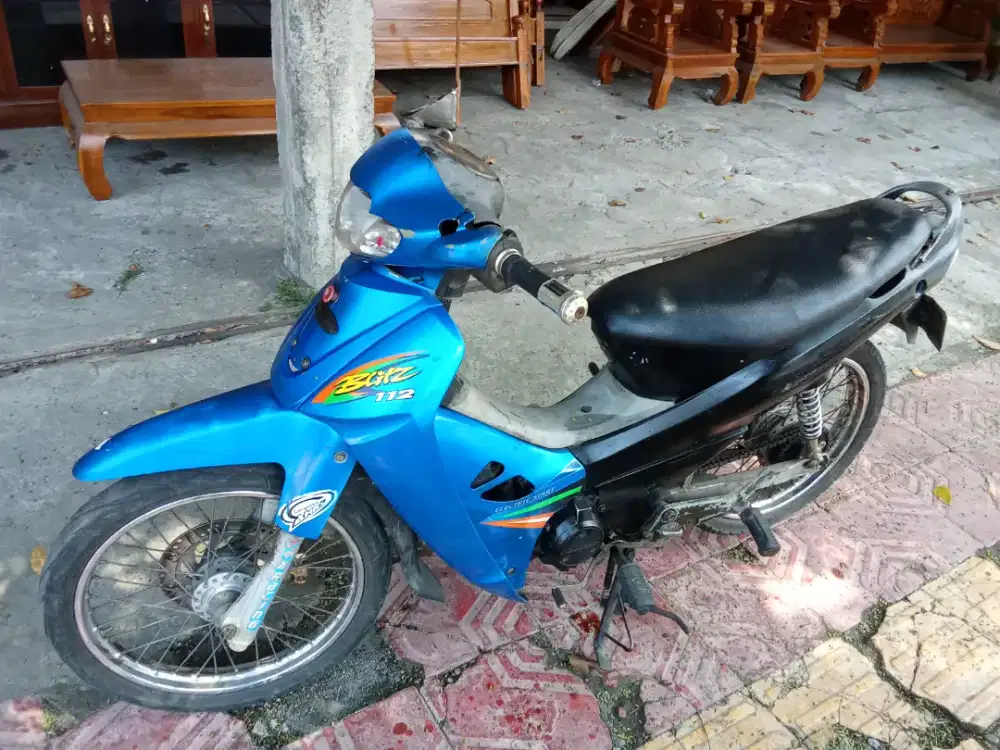 Kawasaki Blitz R warna biru hitam