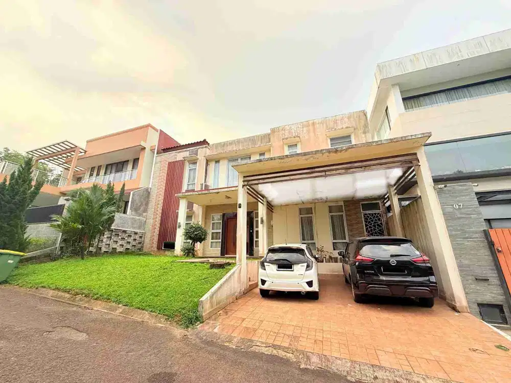 Rumah Mewah Kolam Renang Depan Green Area