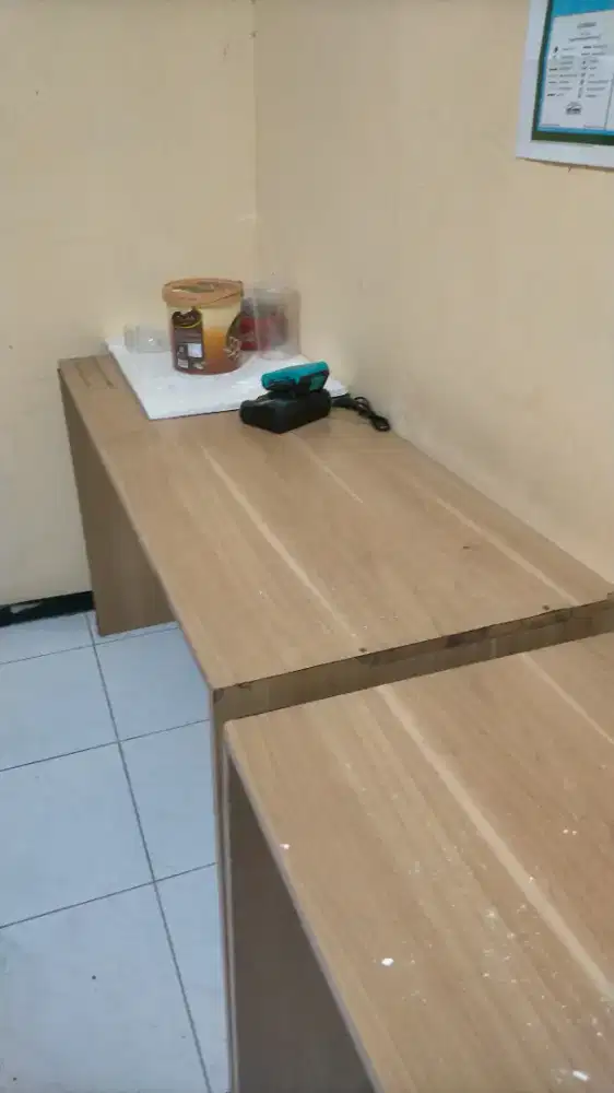 MEJA KANTOR KOKOH