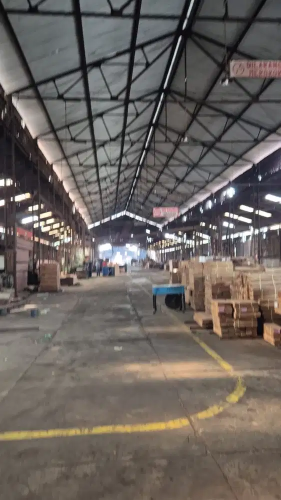 GUDANG INDEPENDENT DI JALAN TANJUNGSARI SURABAYA