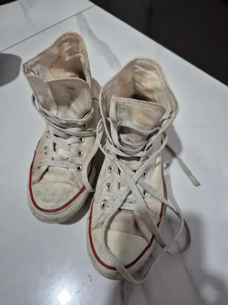 Sepatu Merk Converse