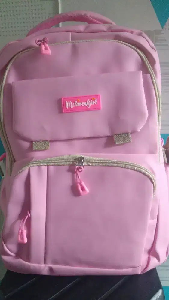 Tas sekolah perempuan