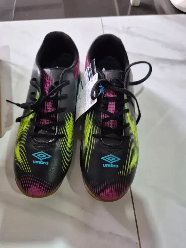 Jual Sepatu merk UMBRO