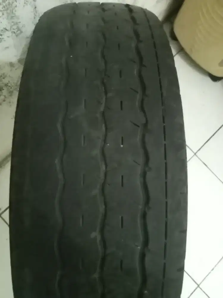 1 ban Bridgestone UK 165/R13