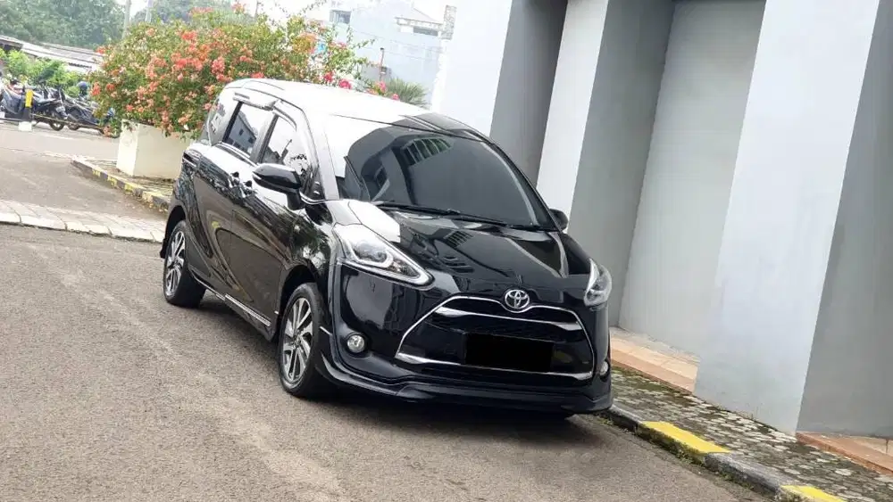 Toyota Sienta 1.5 Q cvt.AT Hitam 2016 km.59rb Tangan satu