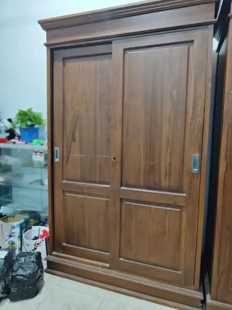 Lemari jati bekas