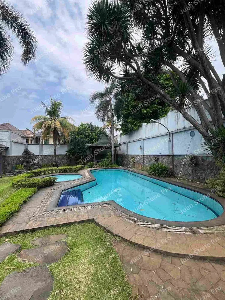 RUMAH DI PINGGIR JALAN LAPANGAN TEMBAK CIBUBUR,JAKARTA TIMUR,COCOK UNTUK KANTOR DAN USAHA KULINER