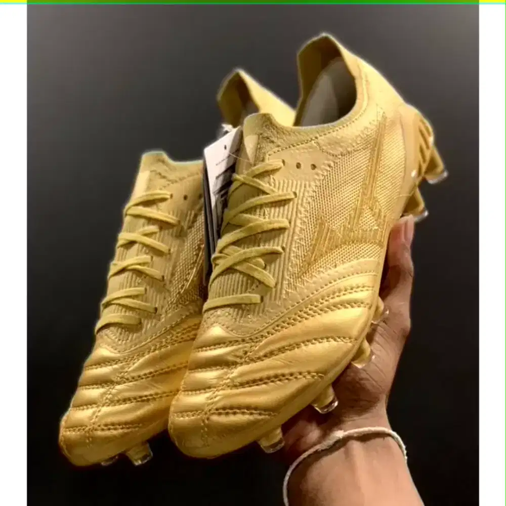 Sepatu bola Mizuno Beta gold metalik (KIRIM COD)
