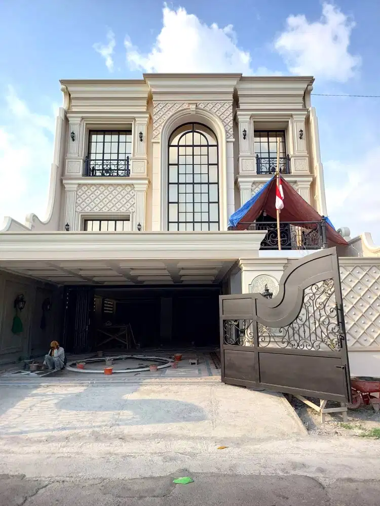 Rumah Super Mewah 3 Lantai di Banyuraden