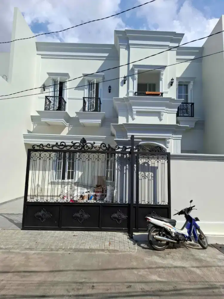 Dijual rumah baru 2 lt, 10x20, komplek DPR Joglo