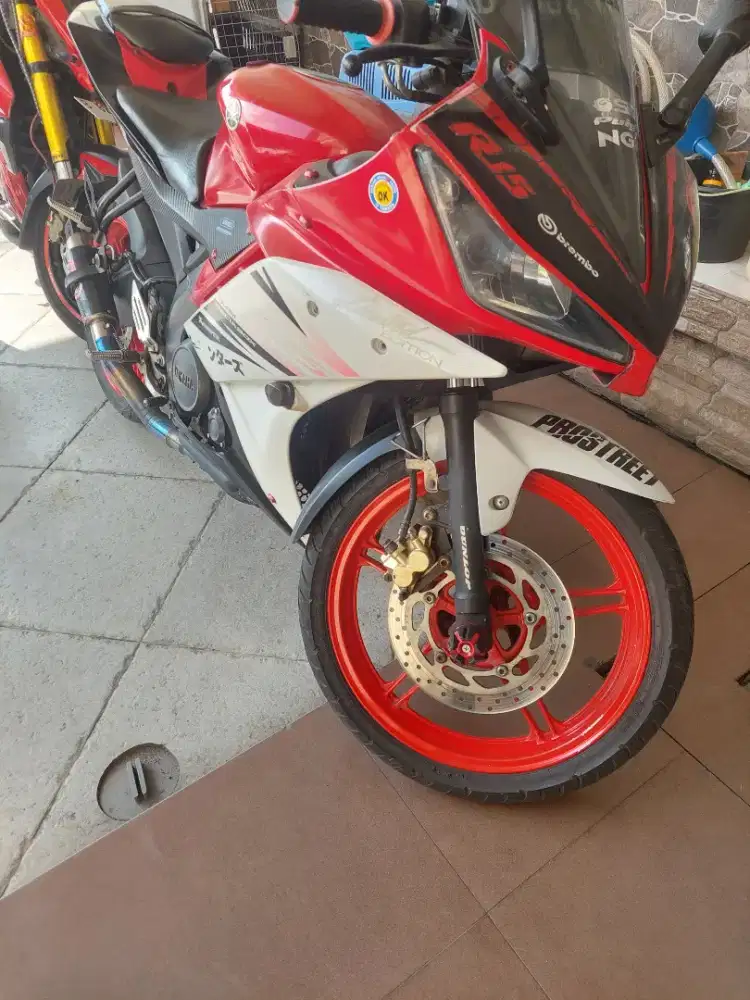 Jual R15 V2 merah