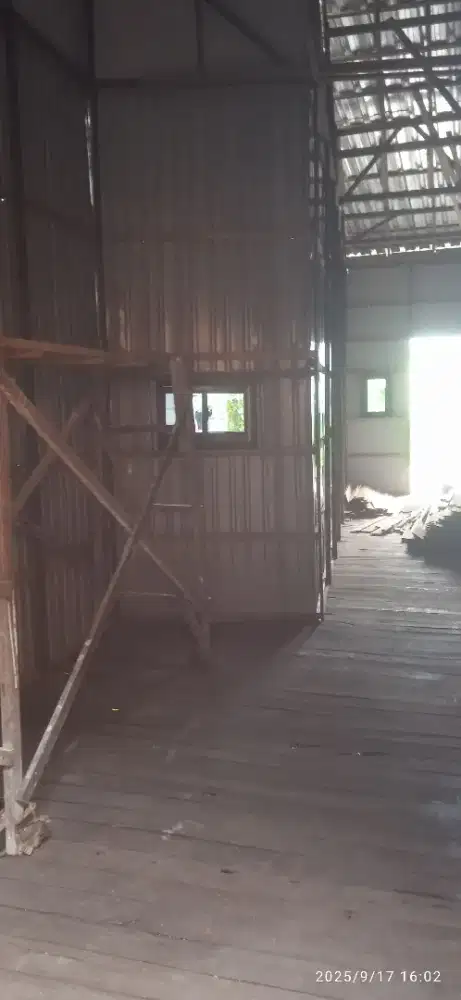 Tukang kayu dan batu