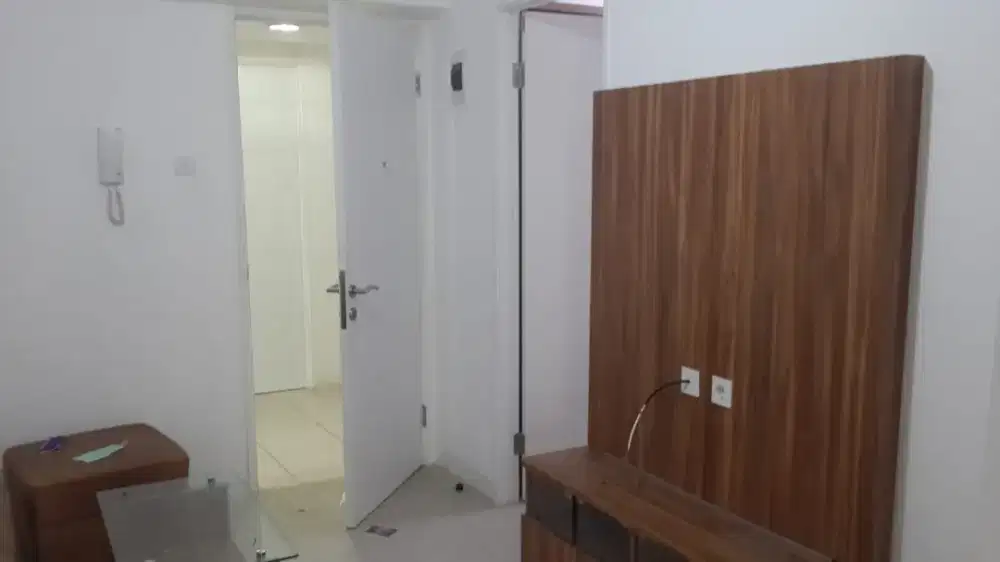 DISEWAKAN TAHUNAN 1 UNIT APARTEMEN BASSURA SEMI FURNISHED