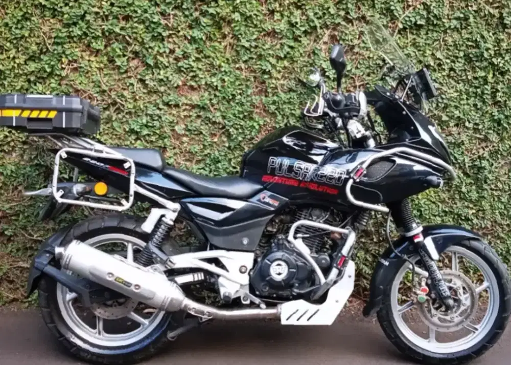 Pulsar 220F Adventure Strada