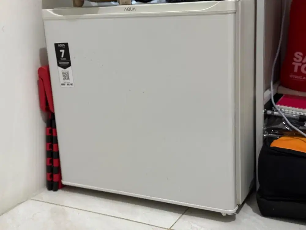 Kulkas mini 1 pintu (merek Aqua)