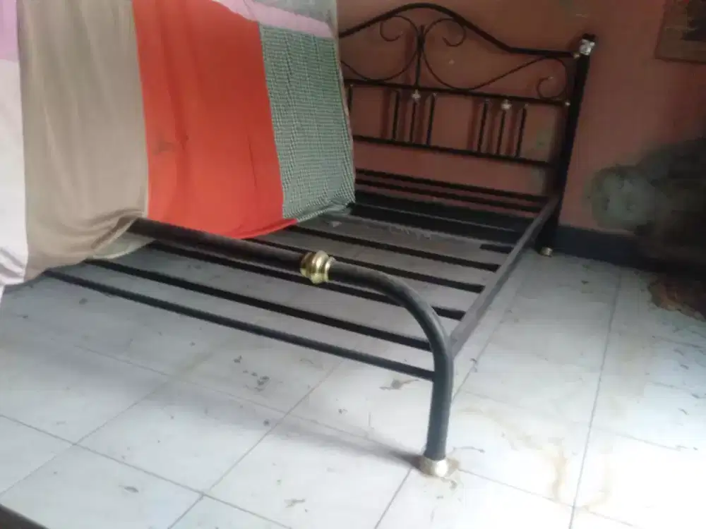 Jual tempat tidur besi kokoh