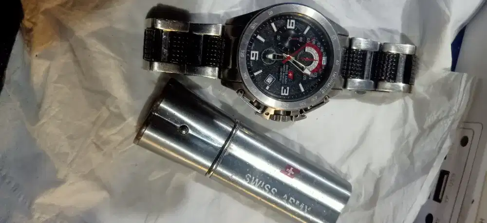 Jam tangan swiss army plus senter