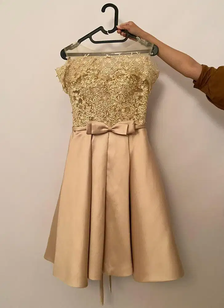 Gaun Pesta Pendek Warna Emas (Gold Short Party Dress)