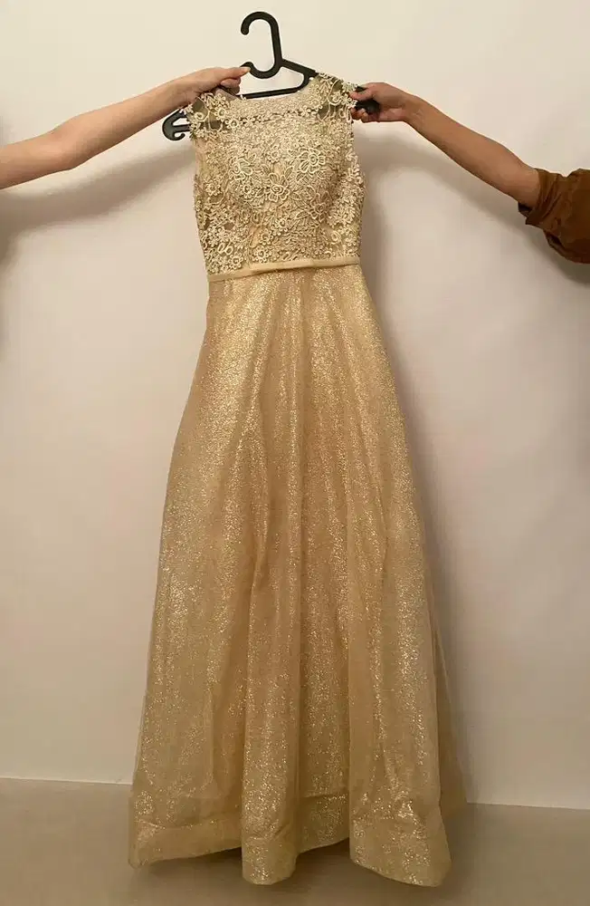 Gaun Pesta Panjang Warna Emas (Gold Long Party Dress)