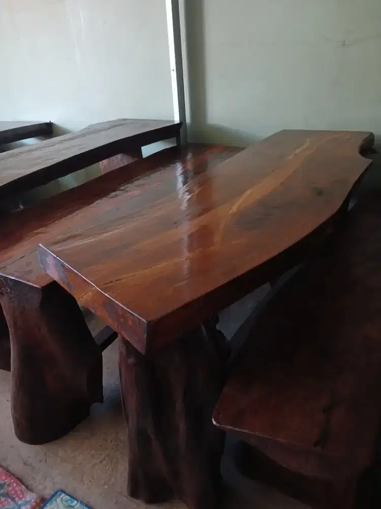 Meja solid tredy masa kini juoz mulus siap pake