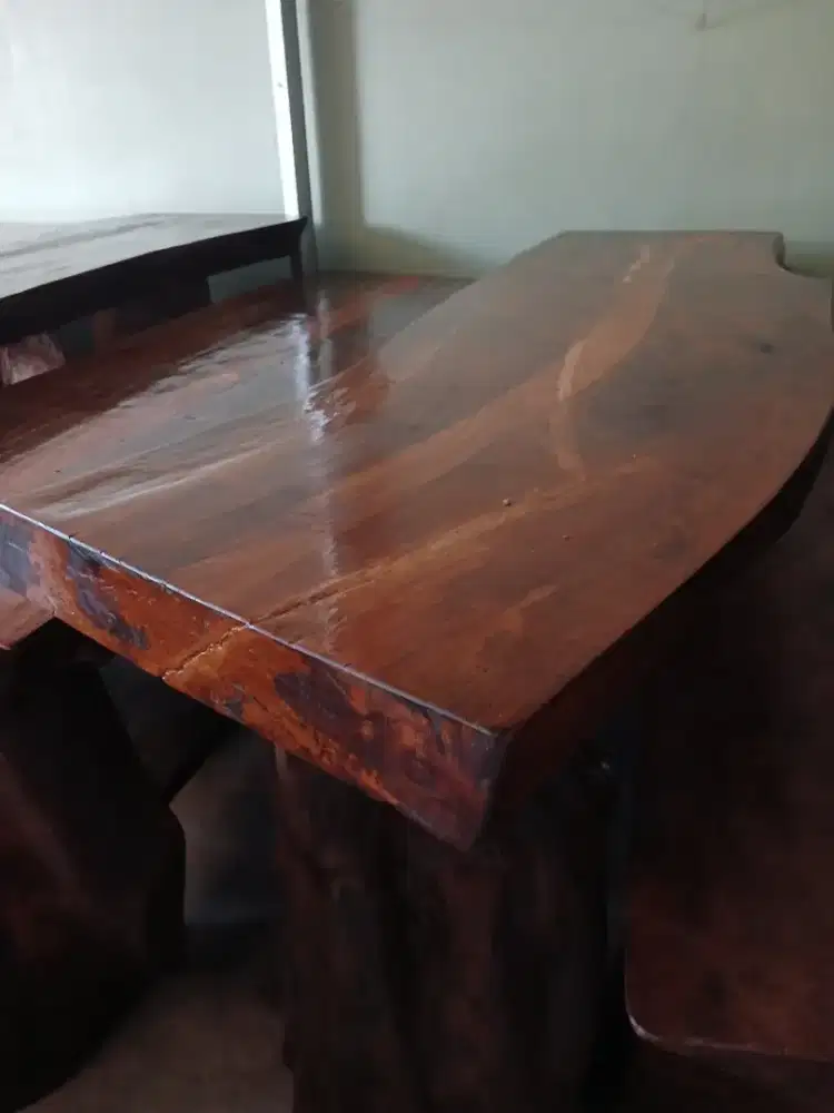 Meja solid tredy masa kini juoz mulus siap pake