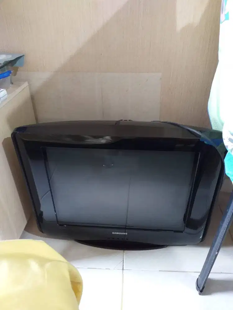 TV Samsung 21 warna hitam