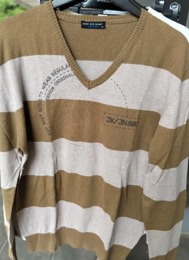 Kaos Lengan Panjang Noir Sur Balnc- Sale