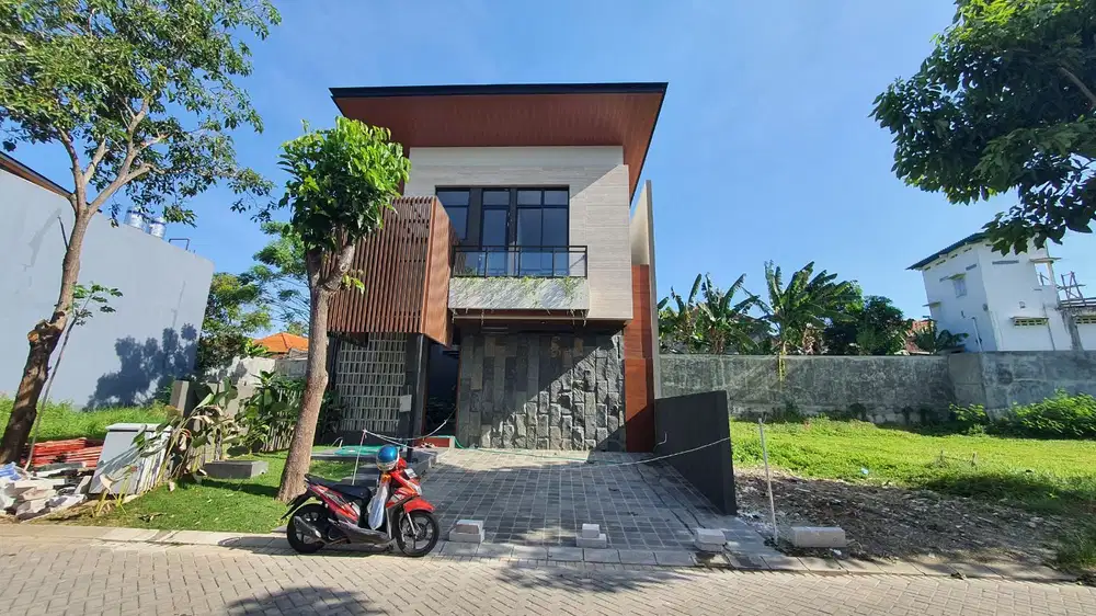 RUMAH ALA VILLA BALI MODERN DI CITRALAND UTAMA ADA KOLAM RENANG HARGA MURAH