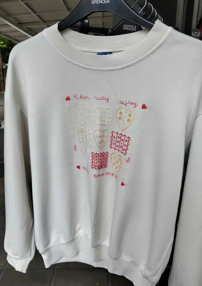 Kaos Sweatshirt 100% cotton
unisex
Belum Ongkir