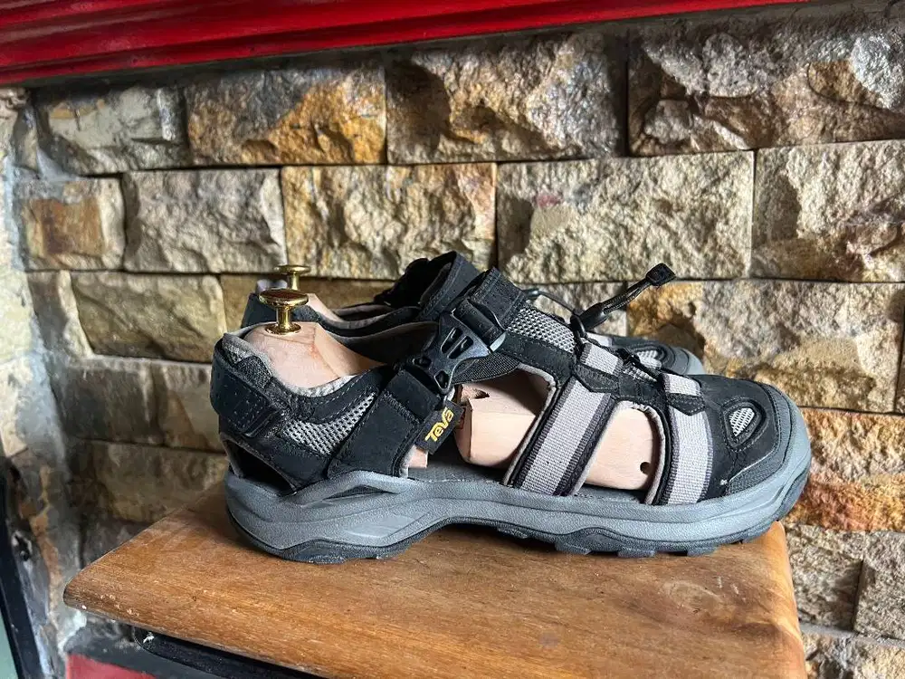 Sendal gunung Teva, size 44