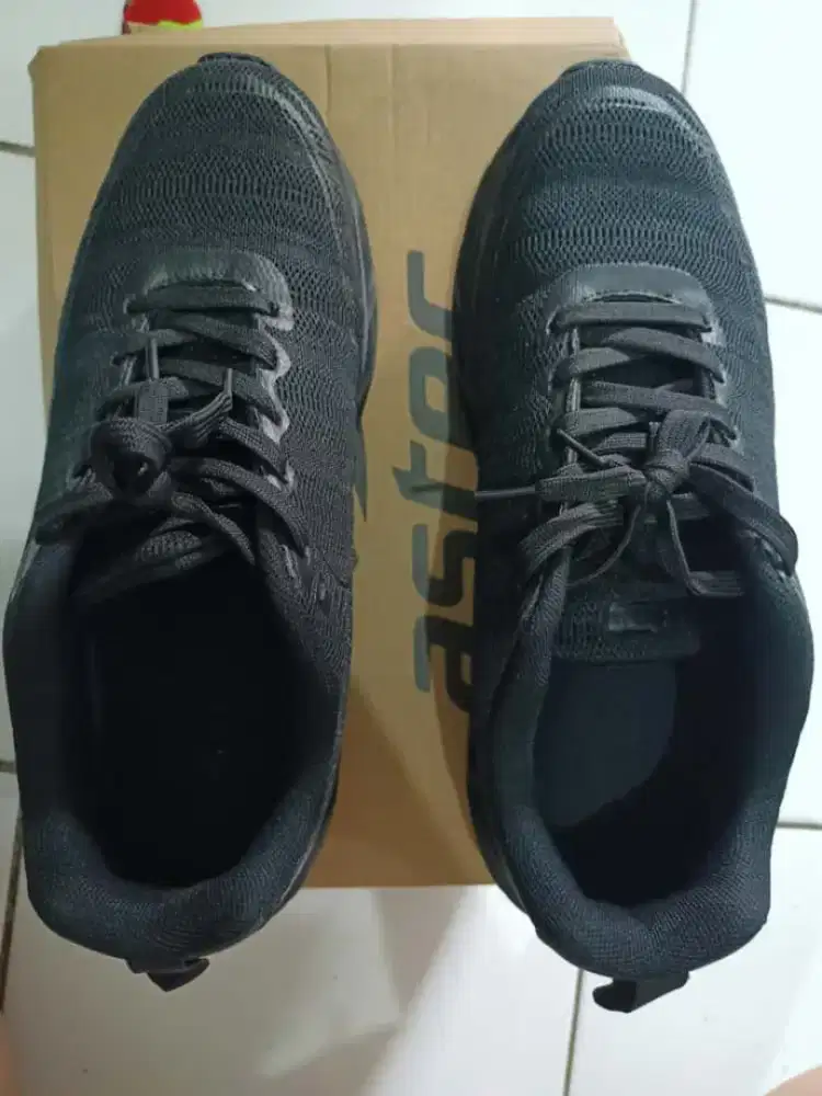Asteg running ukuran 44