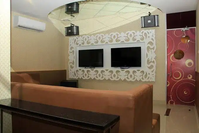 Di cari lc  spa and karaoke Bar