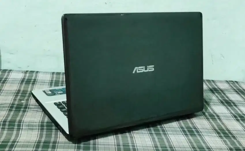 Asus X450J Dualvga i7-4700HQ (8cpu)ram8 ssd256 siap game design coding