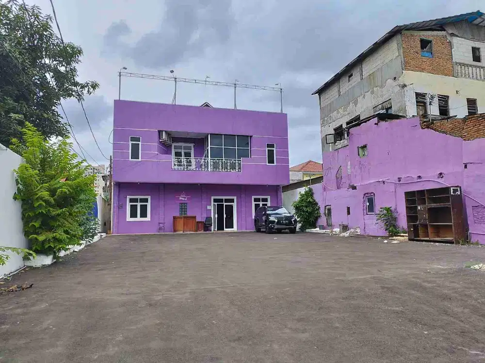 dijual satu unit gedung 2 lantai lokasi strategis
