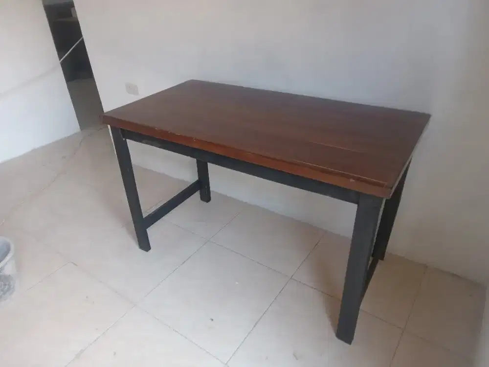 Meja belajar, meja komputer laptop, meja kerja kantor, meja serbaguna