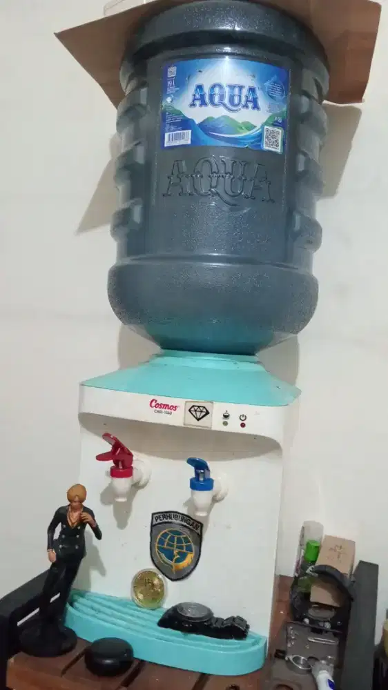 Udah ga di pake, jual aja dispenser cosmos dan galonnya