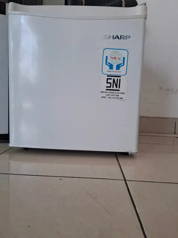 Kulkas Sharp kecil 1 pintu