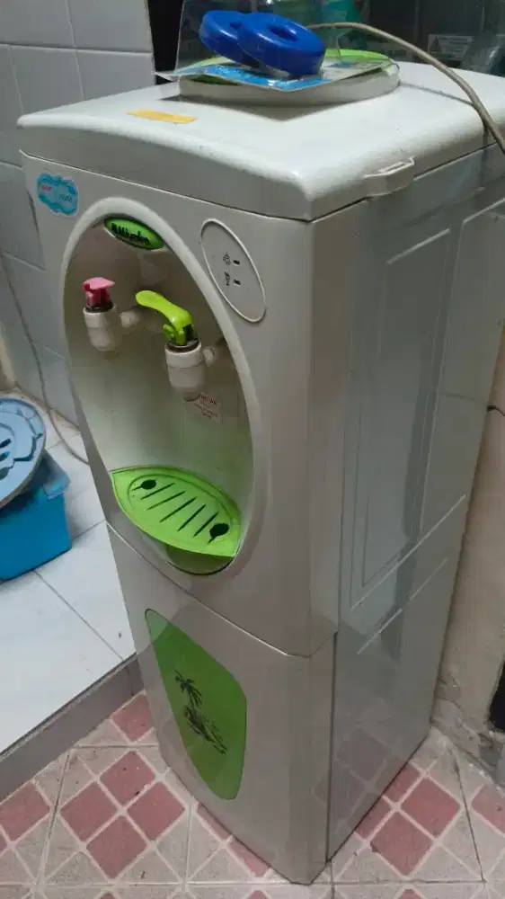 Jual dispanzer Miyako hot and normal water bonus 2 galon tutup baru