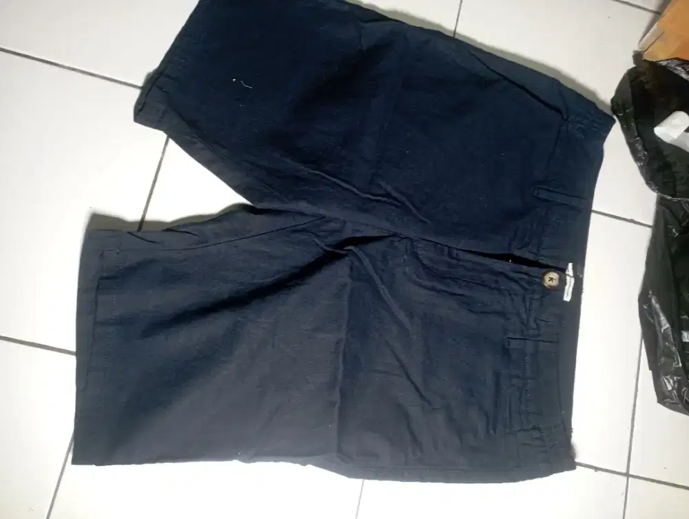tom tailor size 34,LP: 45cm,kondisi baru,jual 100k